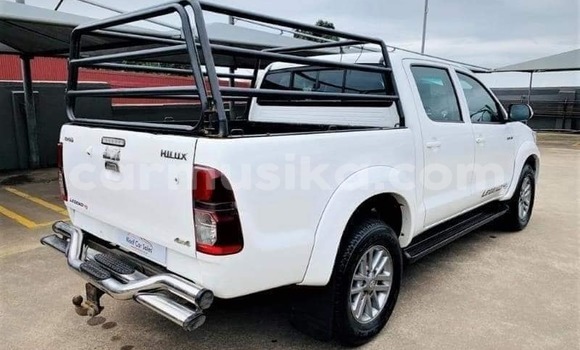 Tenga Tsaru Toyota Hilux Chena Mota in Harare in Harare Tenga Tsaru Toyota Hilux Chena Mota in Harare in Harare