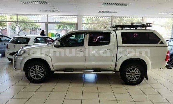 Tenga Tsaru Toyota Hilux Chena Mota in Harare in Harare Tenga Tsaru Toyota Hilux Chena Mota in Harare in Harare