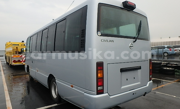 Nunua Ilio tumika Nissan Caravan Bluu Gari ndani ya Beitbridge nchini Matabeleland Kusini Nunua Ilio tumika Nissan Caravan Bluu Gari ndani ya Beitbridge nchini Matabeleland Kusini