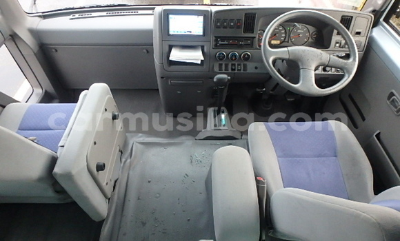 Nunua Ilio tumika Nissan Caravan Bluu Gari ndani ya Beitbridge nchini Matabeleland Kusini Nunua Ilio tumika Nissan Caravan Bluu Gari ndani ya Beitbridge nchini Matabeleland Kusini