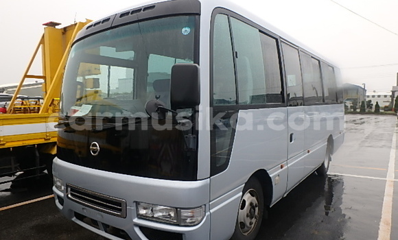 Nunua Ilio tumika Nissan Caravan Bluu Gari ndani ya Beitbridge nchini Matabeleland Kusini Nunua Ilio tumika Nissan Caravan Bluu Gari ndani ya Beitbridge nchini Matabeleland Kusini