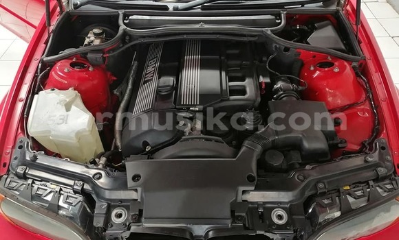 Tenga Tsaru BMW 3–Series Tsvuku Mota in Beitbridge in Matabeleland South Tenga Tsaru BMW 3–Series Tsvuku Mota in Beitbridge in Matabeleland South