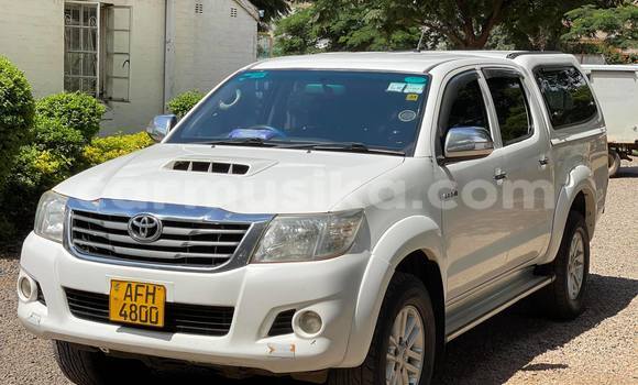 Tenga Tsaru Toyota Hilux Chena Mota in Harare in Harare Tenga Tsaru Toyota Hilux Chena Mota in Harare in Harare