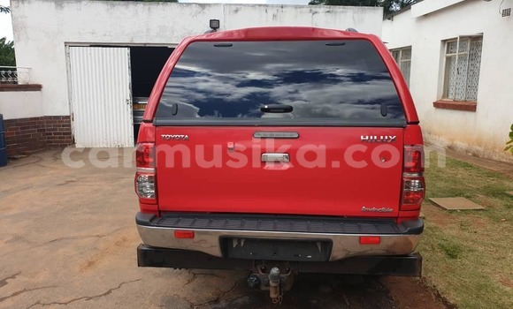 Tenga Tsaru Toyota Hilux Tsvuku Mota in Harare in Harare Tenga Tsaru Toyota Hilux Tsvuku Mota in Harare in Harare