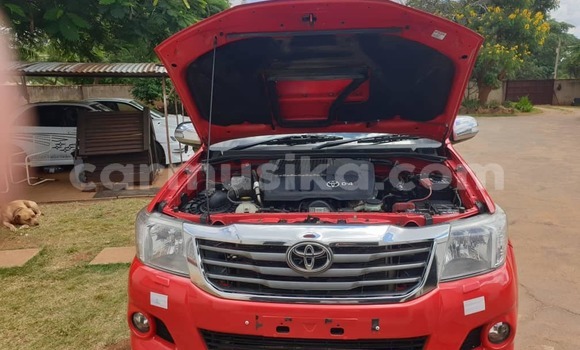 Tenga Tsaru Toyota Hilux Tsvuku Mota in Harare in Harare Tenga Tsaru Toyota Hilux Tsvuku Mota in Harare in Harare