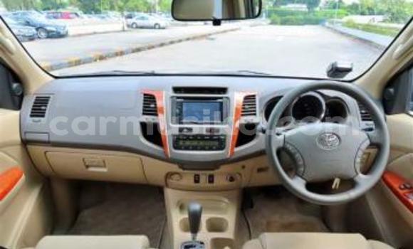 Nunua Ilio tumika Toyota Fortuner Beige Gari ndani ya Beitbridge nchini Matabeleland Kusini Nunua Ilio tumika Toyota Fortuner Beige Gari ndani ya Beitbridge nchini Matabeleland Kusini