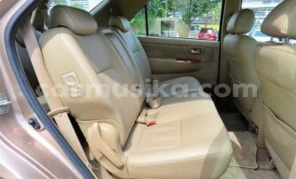 Nunua Ilio tumika Toyota Fortuner Beige Gari ndani ya Beitbridge nchini Matabeleland Kusini Nunua Ilio tumika Toyota Fortuner Beige Gari ndani ya Beitbridge nchini Matabeleland Kusini