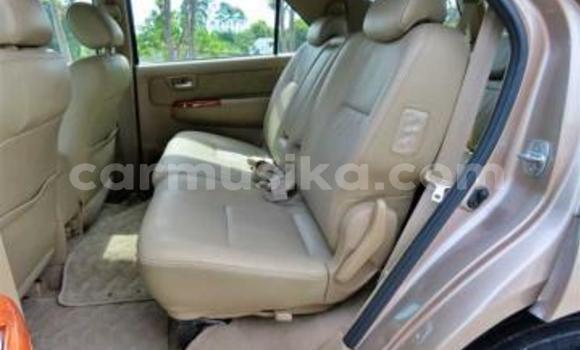 Nunua Ilio tumika Toyota Fortuner Beige Gari ndani ya Beitbridge nchini Matabeleland Kusini Nunua Ilio tumika Toyota Fortuner Beige Gari ndani ya Beitbridge nchini Matabeleland Kusini