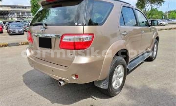 Nunua Ilio tumika Toyota Fortuner Beige Gari ndani ya Beitbridge nchini Matabeleland Kusini Nunua Ilio tumika Toyota Fortuner Beige Gari ndani ya Beitbridge nchini Matabeleland Kusini