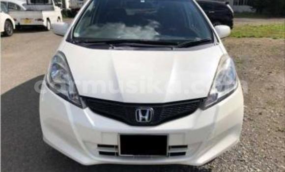 Acheter Occasion Voiture Honda Fit Blanc à Beitbridge, Matabeleland South Acheter Occasion Voiture Honda Fit Blanc à Beitbridge, Matabeleland South