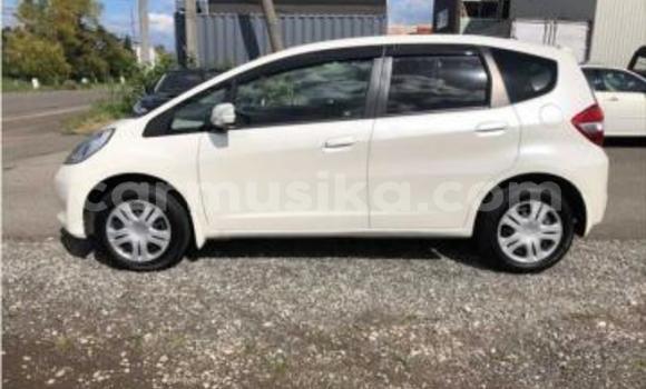 Acheter Occasion Voiture Honda Fit Blanc à Beitbridge, Matabeleland South Acheter Occasion Voiture Honda Fit Blanc à Beitbridge, Matabeleland South
