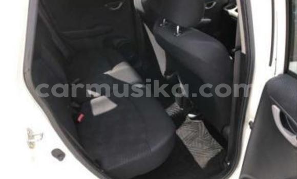 Acheter Occasion Voiture Honda Fit Blanc à Beitbridge, Matabeleland South Acheter Occasion Voiture Honda Fit Blanc à Beitbridge, Matabeleland South