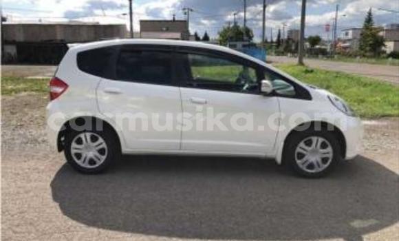 Acheter Occasion Voiture Honda Fit Blanc à Beitbridge, Matabeleland South Acheter Occasion Voiture Honda Fit Blanc à Beitbridge, Matabeleland South
