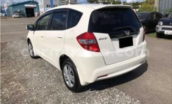 Acheter Occasion Voiture Honda Fit Blanc à Beitbridge, Matabeleland South Acheter Occasion Voiture Honda Fit Blanc à Beitbridge, Matabeleland South