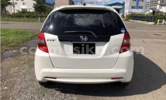 Acheter Occasion Voiture Honda Fit Blanc à Beitbridge, Matabeleland South Acheter Occasion Voiture Honda Fit Blanc à Beitbridge, Matabeleland South