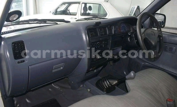 Acheter Occasion Voiture Toyota Hilux Blanc à Beitbridge, Matabeleland South Acheter Occasion Voiture Toyota Hilux Blanc à Beitbridge, Matabeleland South