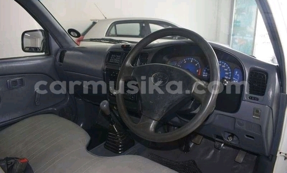 Acheter Occasion Voiture Toyota Hilux Blanc à Beitbridge, Matabeleland South Acheter Occasion Voiture Toyota Hilux Blanc à Beitbridge, Matabeleland South