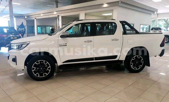 Tenga Tsaru Toyota Hilux Chena Mota in Beitbridge in Matabeleland South Tenga Tsaru Toyota Hilux Chena Mota in Beitbridge in Matabeleland South
