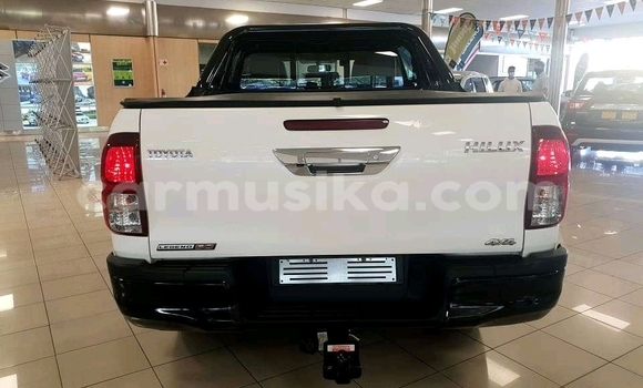 Tenga Tsaru Toyota Hilux Chena Mota in Beitbridge in Matabeleland South Tenga Tsaru Toyota Hilux Chena Mota in Beitbridge in Matabeleland South