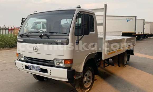 Acheter Occasion Utilitaire Nissan UD Blanc à Beitbridge, Matabeleland South Acheter Occasion Utilitaire Nissan UD Blanc à Beitbridge, Matabeleland South