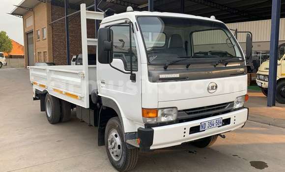 Acheter Occasion Utilitaire Nissan UD Blanc à Beitbridge, Matabeleland South Acheter Occasion Utilitaire Nissan UD Blanc à Beitbridge, Matabeleland South