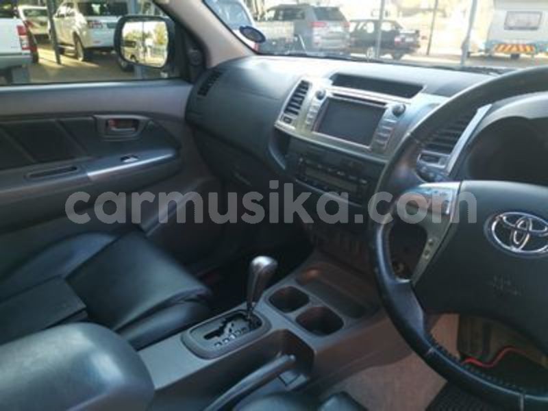 Big with watermark toyota hilux matabeleland south beitbridge 21070