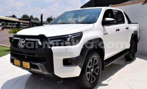 Buy Used Toyota Hilux White Car in Beitbridge in Matabeleland South