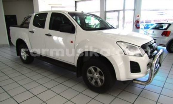 Tenga Tsaru Isuzu D–MAX Chena Mota in Beitbridge in Matabeleland South