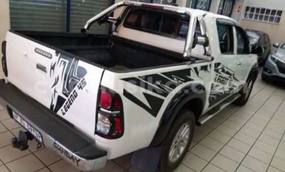 Buy Used Toyota Hilux White Car in Beitbridge in Matabeleland South Buy Used Toyota Hilux White Car in Beitbridge in Matabeleland South