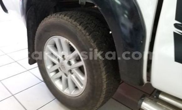 Buy Used Toyota Hilux White Car in Beitbridge in Matabeleland South Buy Used Toyota Hilux White Car in Beitbridge in Matabeleland South