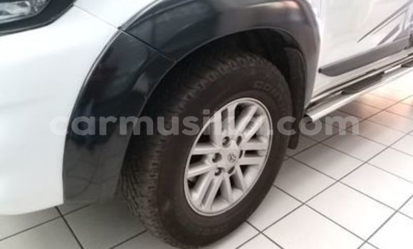 Buy Used Toyota Hilux White Car in Beitbridge in Matabeleland South Buy Used Toyota Hilux White Car in Beitbridge in Matabeleland South