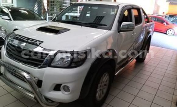Buy Used Toyota Hilux White Car in Beitbridge in Matabeleland South Buy Used Toyota Hilux White Car in Beitbridge in Matabeleland South