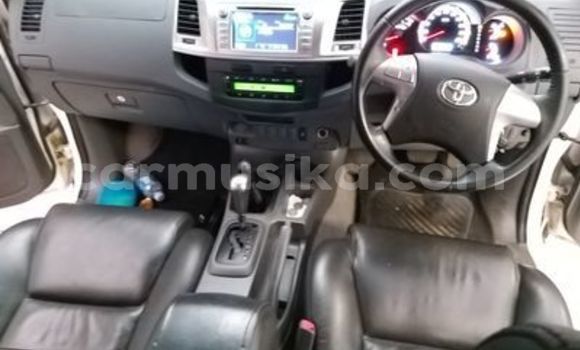 Buy Used Toyota Hilux White Car in Beitbridge in Matabeleland South Buy Used Toyota Hilux White Car in Beitbridge in Matabeleland South