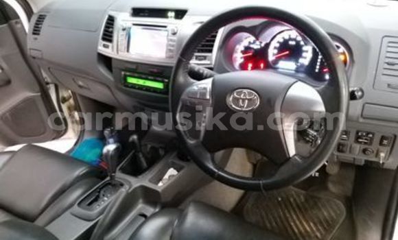 Buy Used Toyota Hilux White Car in Beitbridge in Matabeleland South Buy Used Toyota Hilux White Car in Beitbridge in Matabeleland South
