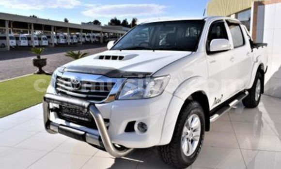 Nunua Ilio tumika Toyota Hilux Nyeupe Gari ndani ya Beitbridge nchini Matabeleland Kusini