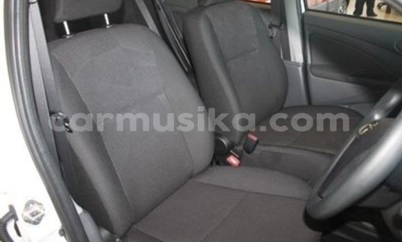 Buy Used Toyota Hilux White Car in Beitbridge in Matabeleland South Buy Used Toyota Hilux White Car in Beitbridge in Matabeleland South