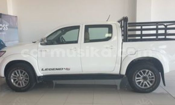 Tenga Tsaru Toyota Hilux Chena Mota in Beitbridge in Matabeleland South