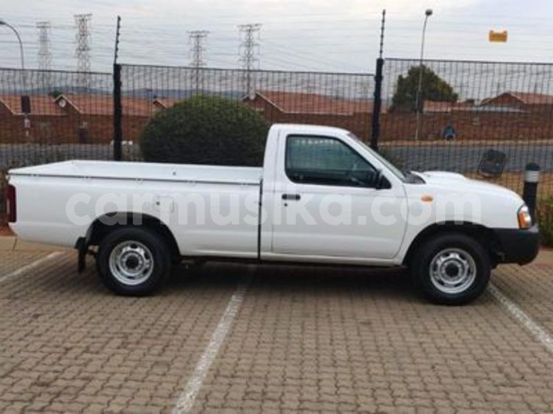 Big with watermark nissan np 300 matabeleland south beitbridge 21114