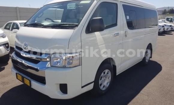 Tenga Tsaru Toyota Hiace Chena Mota in Beitbridge in Matabeleland South