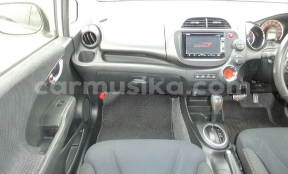 Buy Used Honda Fit White Car in Beitbridge in Matabeleland South Buy Used Honda Fit White Car in Beitbridge in Matabeleland South