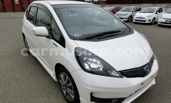 Buy Used Honda Fit White Car in Beitbridge in Matabeleland South Buy Used Honda Fit White Car in Beitbridge in Matabeleland South