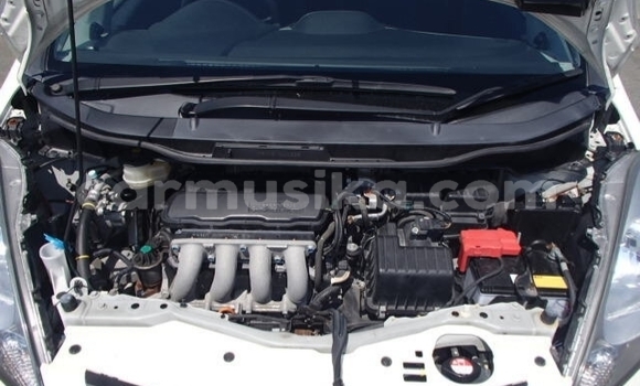 Acheter Occasion Voiture Honda Fit Blanc à Beitbridge, Matabeleland South Acheter Occasion Voiture Honda Fit Blanc à Beitbridge, Matabeleland South