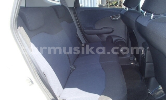 Acheter Occasion Voiture Honda Fit Blanc à Beitbridge, Matabeleland South Acheter Occasion Voiture Honda Fit Blanc à Beitbridge, Matabeleland South