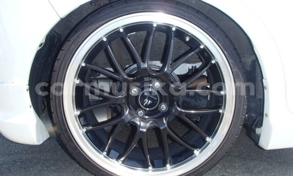 Acheter Occasion Voiture Honda Fit Blanc à Beitbridge, Matabeleland South Acheter Occasion Voiture Honda Fit Blanc à Beitbridge, Matabeleland South