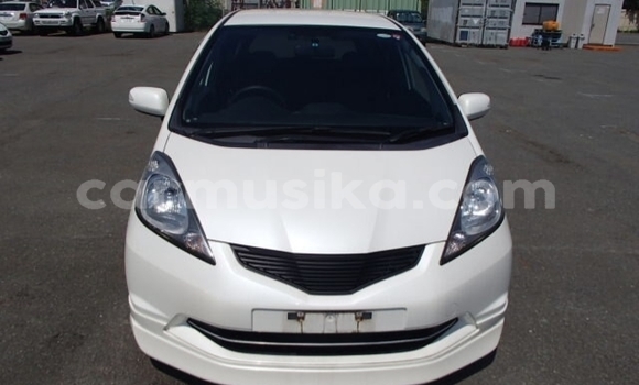Acheter Occasion Voiture Honda Fit Blanc à Beitbridge, Matabeleland South Acheter Occasion Voiture Honda Fit Blanc à Beitbridge, Matabeleland South
