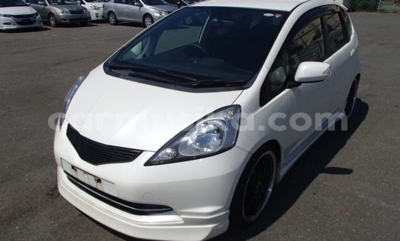 Acheter Occasion Voiture Honda Fit Blanc à Beitbridge, Matabeleland South Acheter Occasion Voiture Honda Fit Blanc à Beitbridge, Matabeleland South