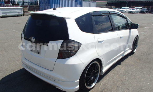 Buy Used Honda Fit White Car in Beitbridge in Matabeleland South Buy Used Honda Fit White Car in Beitbridge in Matabeleland South