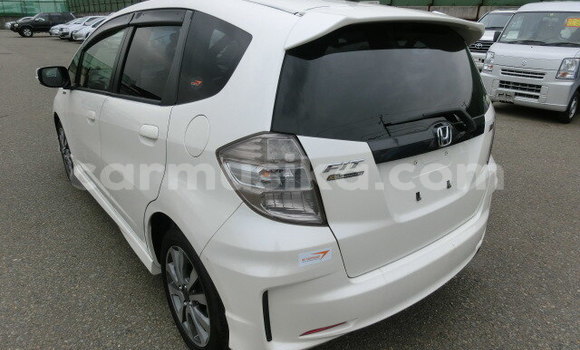 Buy Used Honda Fit White Car in Beitbridge in Matabeleland South Buy Used Honda Fit White Car in Beitbridge in Matabeleland South