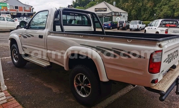Tenga Tsaru Toyota Hilux Chena Mota in Beitbridge in Matabeleland South Tenga Tsaru Toyota Hilux Chena Mota in Beitbridge in Matabeleland South