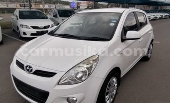 Buy Used Hyundai i20 White Car in Beitbridge in Matabeleland South